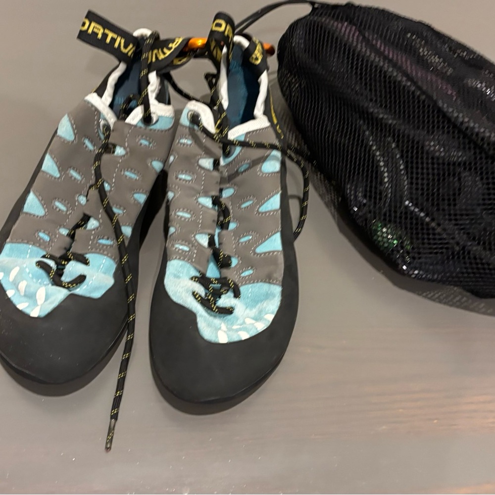 La Sportiva Kids Sneakers - Black and Light Blue